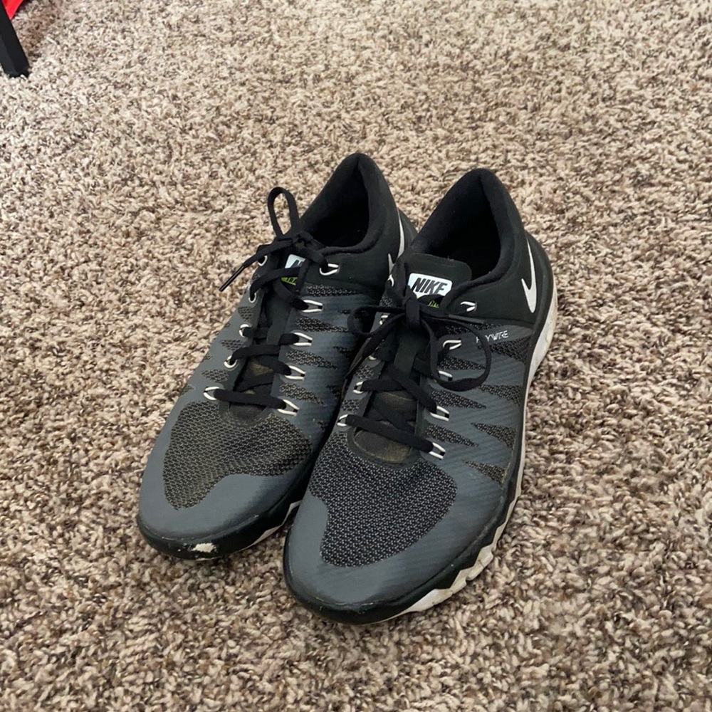 Nike men’s fly wire training shoes 5.0